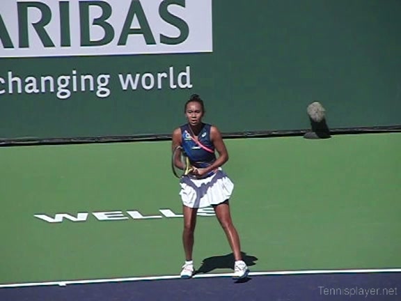 Leylah Fernandez Serve